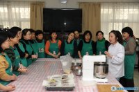 2012年三八节女教职工技艺培训活动(2012.3.5)
